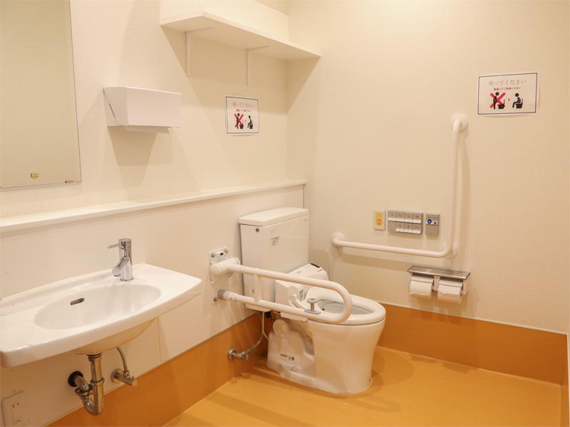 車椅子対応の使いやすいトイレ
